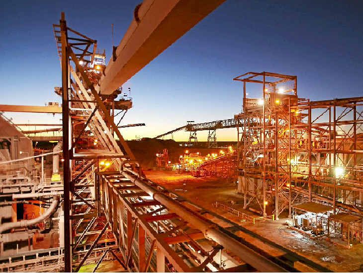 A BHP Billiton copper/uranium/gold/silver processing plant near the Olympic Dam mine in South Australia. A BHP Billiton copper/uranium/gold/silver processing plant near the Olympic Dam mine in South Australia.